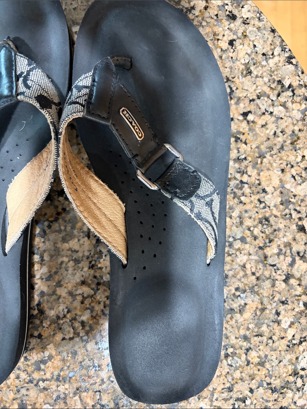 Coach Black and Tan Logo Thong Sandals Size 8 - Picture 9 of 11